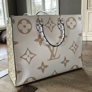 Louis Vuitton on the go khaki taupe large bag shopper